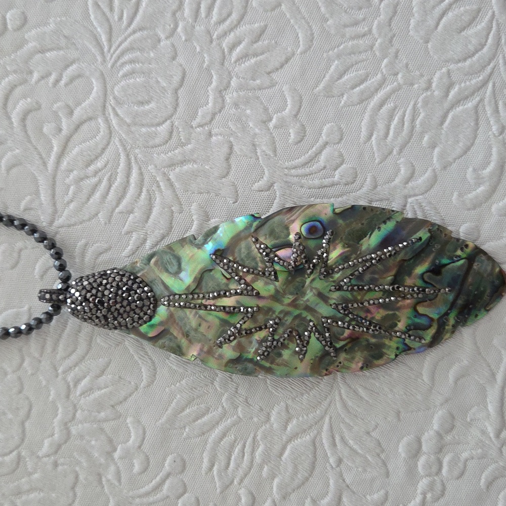 Elegant Abalone Pendant Necklace